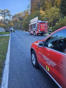 Verkehrsunfall auf der B94 – Eine verletzte Person in Villach